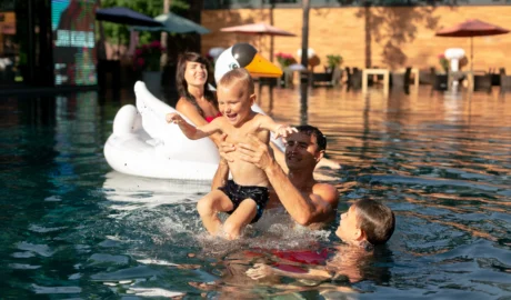 piscina cu familia
